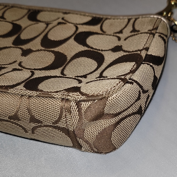 Coach Wristlet Signature Khaki Canvas Floral Design - Picture 4 of 8